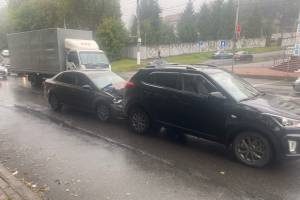 В Брянске на Калинина разбились два автомобиля