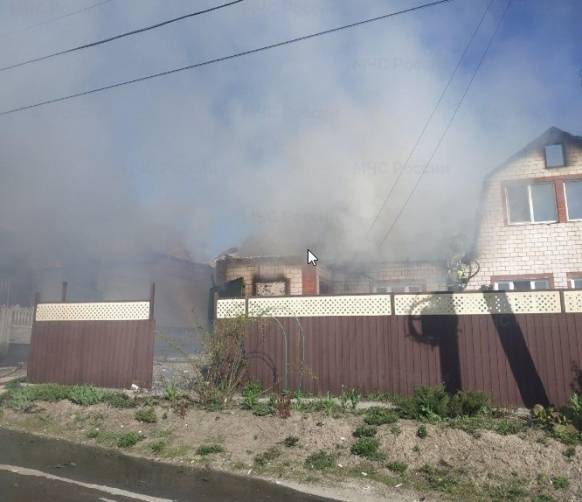 Крупный пожар в брянском селе Супонево тушили 2 часа
