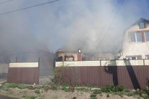 Крупный пожар в брянском селе Супонево тушили 2 часа