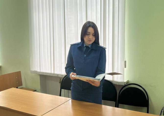 В Брянске бывшего замдиректора дорожного управления осудили на 3 года за взятки