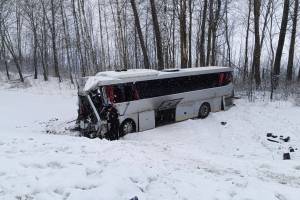 В жутком ДТП под Жуковкой с двумя фурами и рейсовым автобусом и погибли три человека
