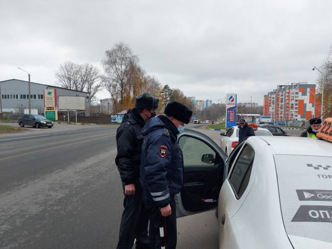 В Брянской области поймали 23 таксистов-нелегалов