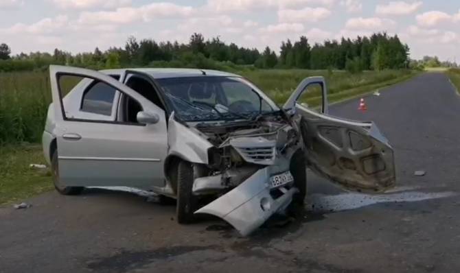 В жутком ДТП под Почепом погиб водитель Renault и пострадал 12-летний ребёнок