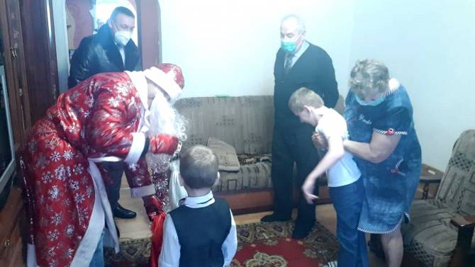 В Брянске собрали 200 подарков для семей с детьми-инвалидами