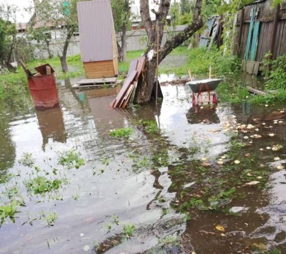 В брянском поселке Октябрьский из-за порыва водопровода затопило 4 дома