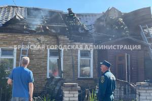 В Брянске на улице Смольной сгорел жилой дом
