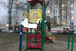 В Брянске с детской площадки на Авиационной пропала горка