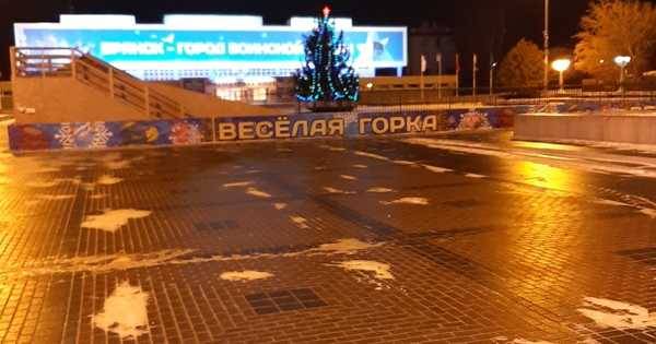 В Брянске дороги и тротуары покрылись льдом