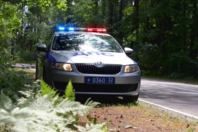 В Брянске на проспекте Московском маршрутчик протаранил Opel: ранены трое