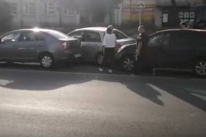 В Брянске на Литейной столкнулись четыре автомобиля