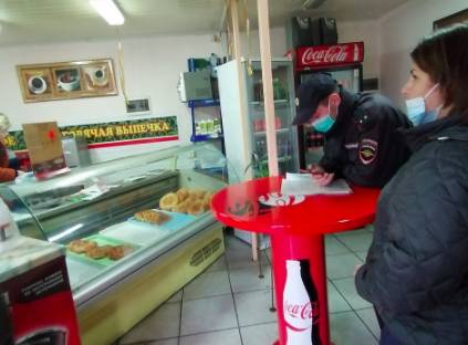 В брянских магазинах и кафе поймали 19 безмасочников