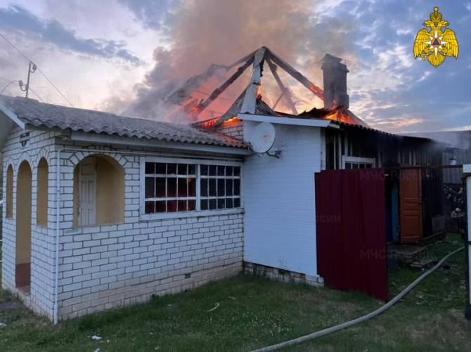 В поселке Старь Дятьковского района сгорел жилой дом