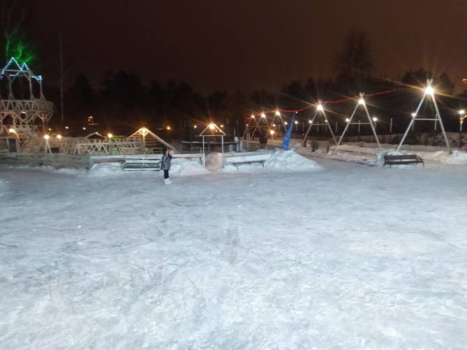 Брянцы разбили ноги на льду большого катка в «Лапландии»
