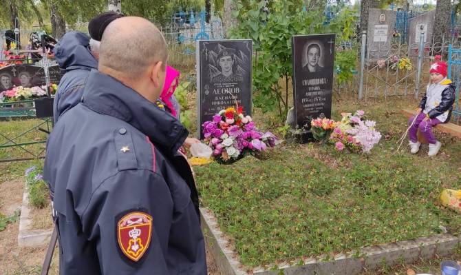 Брянские росгвардейцы почтили память погибшего военного Василия Леонова