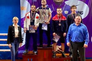 Брянцы взяли 5 медалей на всероссийском турнире по вольной борьбе