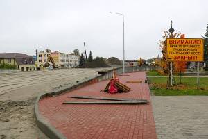 В Брянске вокруг Славянского моста строят тротуары и подъездные пути