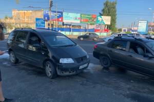 В Брянске на Стальзаводе столкнулись две легковушки