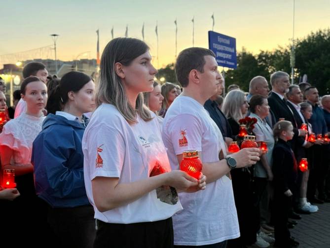 В День памяти и скорби в Брянске прошла акция «Свеча памяти»