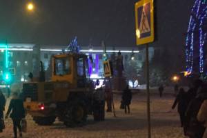 В Брянске при уборке снега пострадал дорожный знак