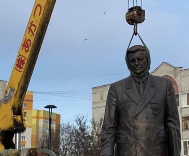 В Брянске установили памятник Генпрокурору СССР Рекункову