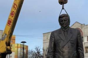 В Брянске установили памятник Генпрокурору СССР Рекункову