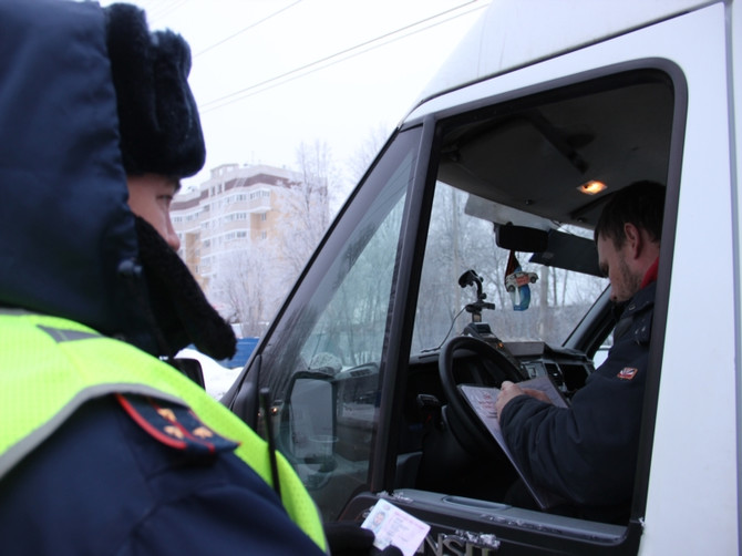 В Брянске за сутки поймали 23 маршрутчика-нарушителя