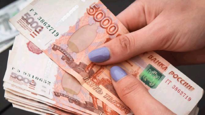 В Комаричах две работницы обманули свои предприятия на 11 млн рублей