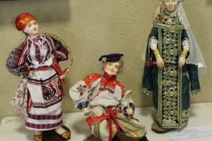 Преподаватель брянского вуза делает уникальные куклы