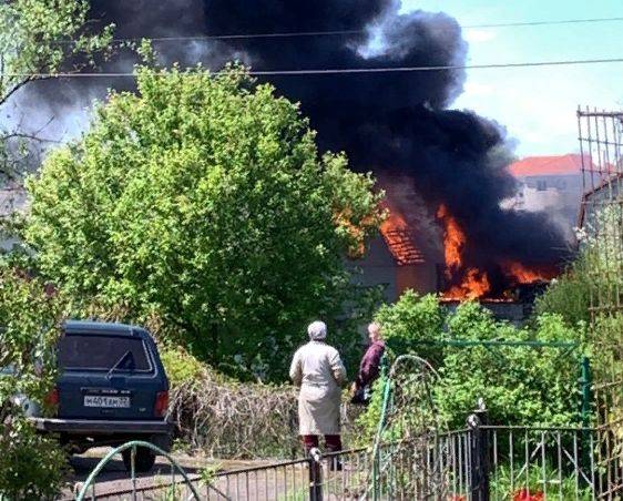 Крупный пожар в брянском поселке Бордовичи уничтожил частный гараж