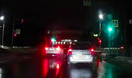 В Брянске наглый автомобилист объехал по встречке 3 машины