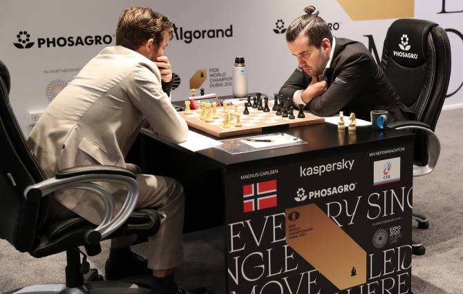 Карлсен и брянский шахматист Непомнящий высказались о 10-й партии
