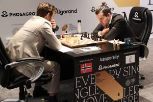 Карлсен и брянский шахматист Непомнящий высказались о 10-й партии
