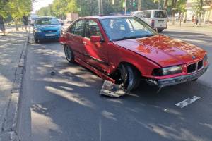 В Брянске на Ульянова попала в аварию винтажная BMW