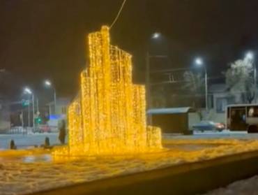 В брянском Пролетарском сквере установили светящийся фонтан