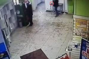 В брянском супермаркете мужчина украл оставленный без присмотра мобильник
