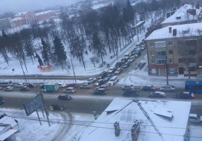В Брянске из-за ДТП образовалась пробка на выезде из Володарки