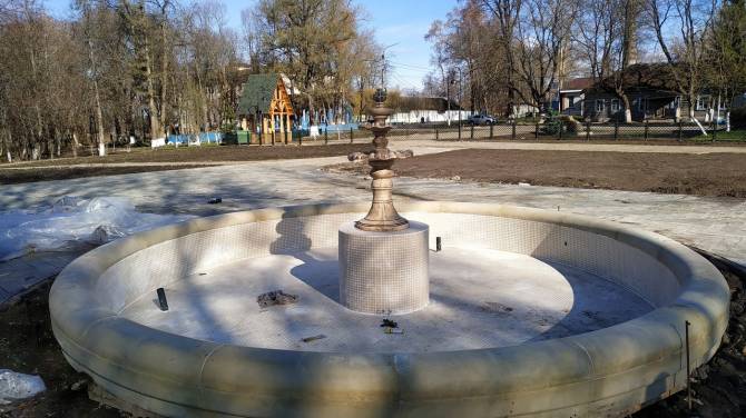 В парке усадьбы Михаила Романова в Локте возвели чашу фонтана
