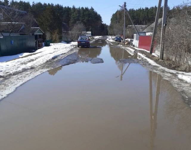 В Дятьково утонула дорога по улице Котовского