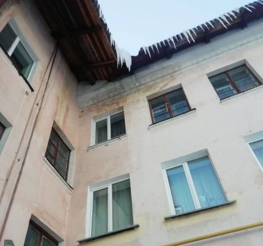 В Брянске жильцов многоэтажки поджидает смертельная опасность