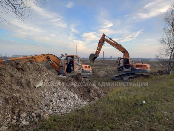 В брянском поселке Чайковичи продолжается строительство водовода
