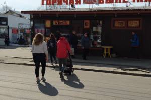 В Брянске торговцы уличной едой проигнорировали запрет на работу