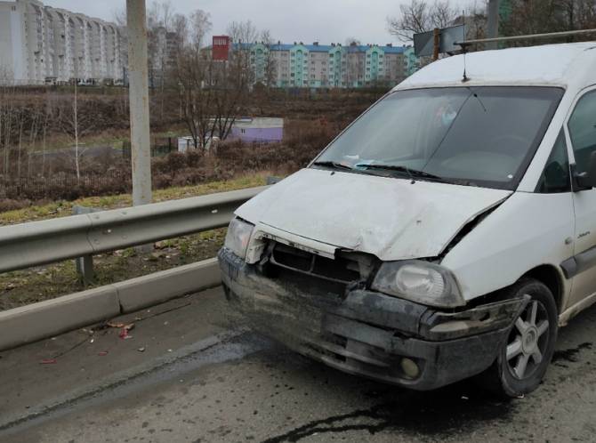 В Брянске владелец разбитой машины ищет очевидцев ДТП