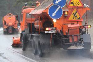 За сутки на брянские дороги высыпали 1084 тонны пескосоляной смеси