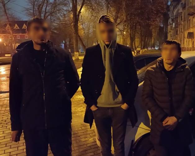 В Брянске повязали троих иностранцев со 185 граммами героина