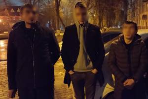 В Брянске повязали троих иностранцев со 185 граммами героина