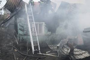 В Брянске крупный пожар в жилом доме обошёлся без пострадавших
