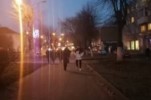 В Клинцах подростки забросали прохожих петардами