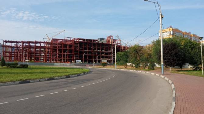 Стройка брянского ТРЦ «МегаГринн» продолжилась в локдаун