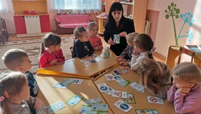 В Новозыбкове устроили экспресс-курсы по ПДД для дошколят