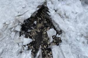В Брянске суровые коммунальщики убрали снег вместе с асфальтом